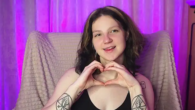 LatinaHuguenin online show from March 2026 07:06:02 PM