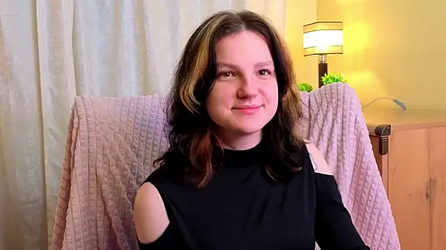 LatinaHuguenin online show from April 2026 09:04:02 PM