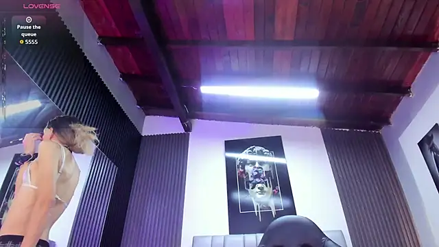 Caitlyn-Joness  online show from April 2026 07:44:02 PM