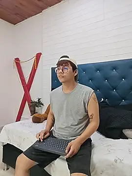 Snapshot of benjiDom chatting on November 2025 12:05:02 PM benjiDom online show from November 2025 12:05:02 PM