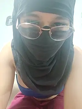 Snapshot of CandyLove_19 chatting on November 2025 03:06:02 AM CandyLove 19 online show from November 2025 03:06:02 AM