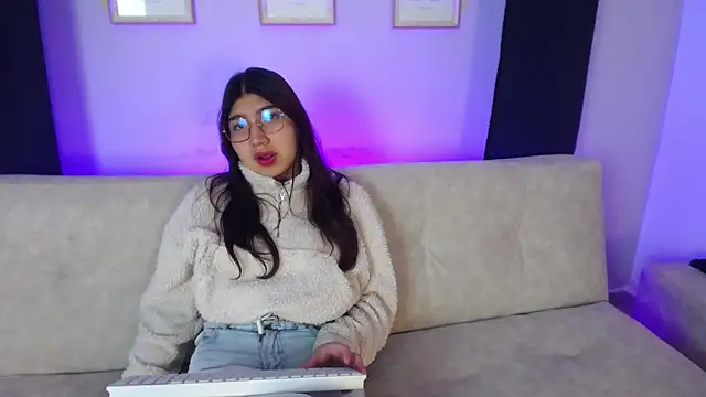 Snapshot of Mia_Blair_ chatting on November 2025 04:34:01 AM Mia Blair online show from November 2025 04:34:01 AM