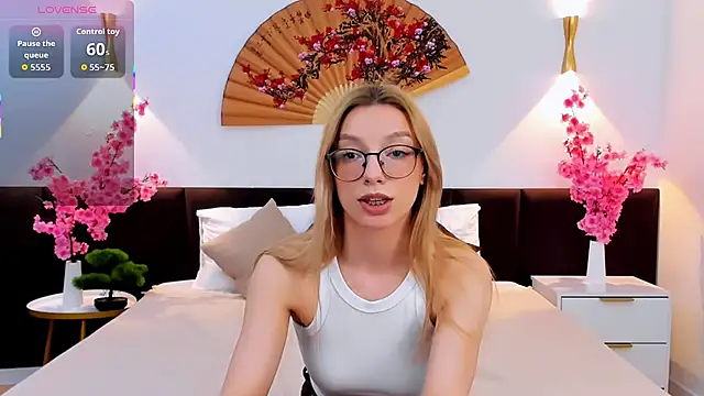 Snapshot of CindyMoriLove chatting on January 2026 02:43:02 PM CindyMoriLove online show from January 2026 02:43:02 PM