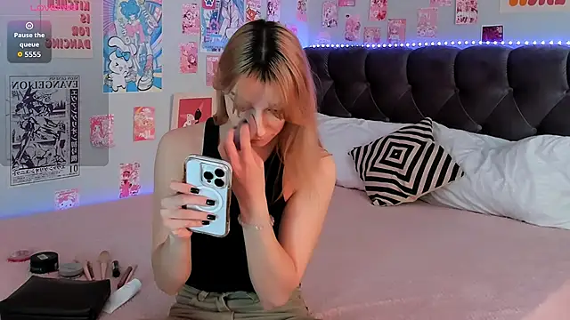 Snapshot of CindyMoriLove chatting on April 2026 06:09:01 AM CindyMoriLove online show from April 2026 06:09:01 AM