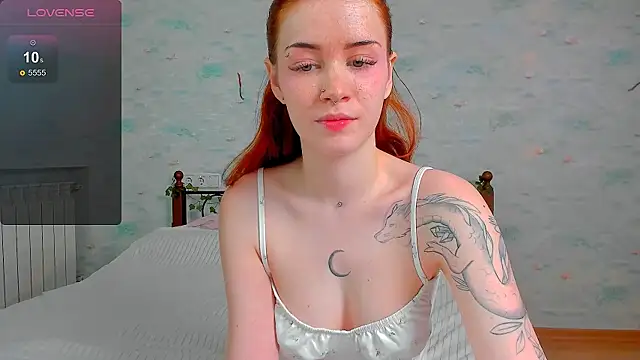 Snapshot of alice_with_freckles chatting on June 2026 07:47:02 AM alice with freckles online show from June 2026 07:47:02 AM