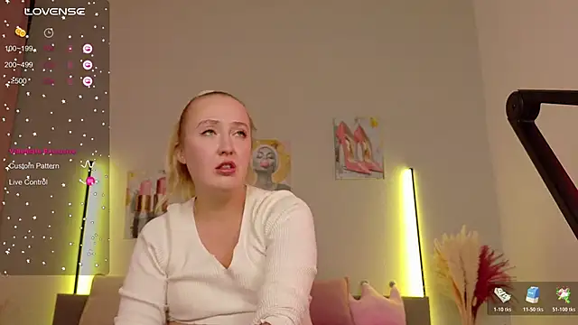 WildLady30 online show from December 2025 11:25:02 AM