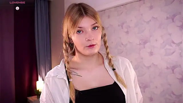 Snapshot of UteMessineo chatting on November 2025 06:25:02 AM UteMessineo online show from November 2025 06:25:02 AM