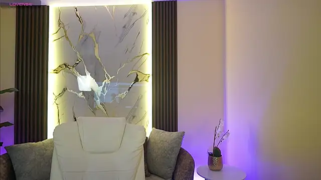 TessaaFox online show from December 2025 12:11:02 PM