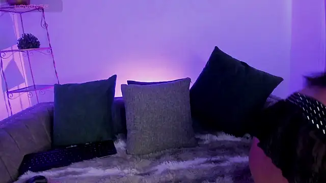 Niina26 online show from April 2026 07:58:02 PM