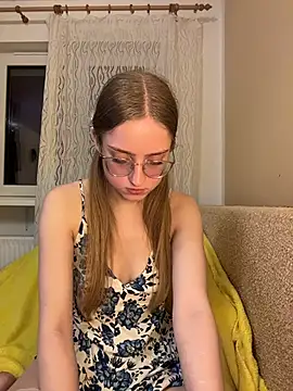 Snapshot of EveLunny chatting on January 2026 03:09:02 AM EveLunny online show from January 2026 03:09:02 AM