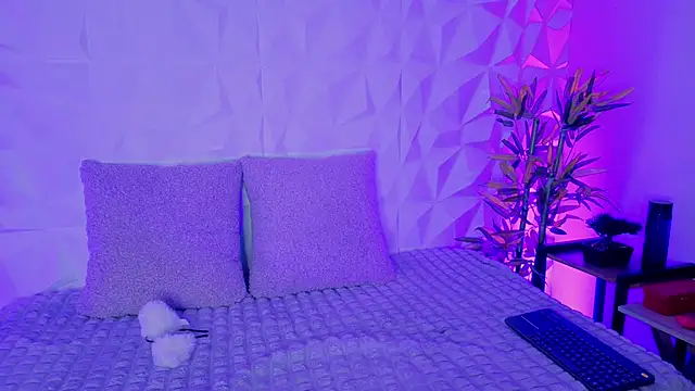 Snapshot of _ViolletteNoir_ chatting on November 2025 08:30:02 PM ViolletteNoir online show from November 2025 08:30:02 PM