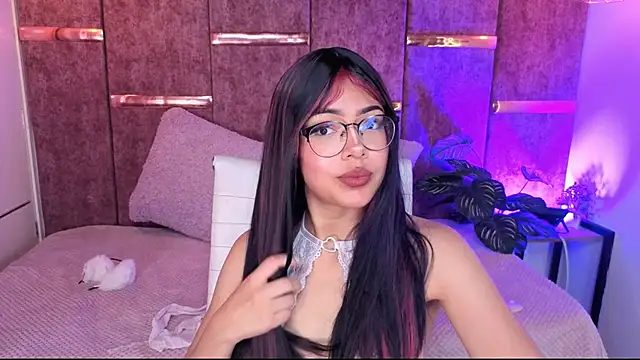 Snapshot of _ViolletteNoir_ chatting on November 2025 07:58:01 PM ViolletteNoir online show from November 2025 07:58:01 PM