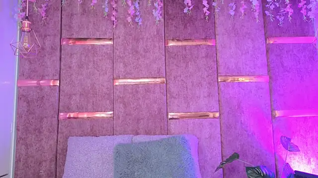 Snapshot of _ViolletteNoir_ chatting on December 2025 08:27:01 PM ViolletteNoir online show from December 2025 08:27:01 PM