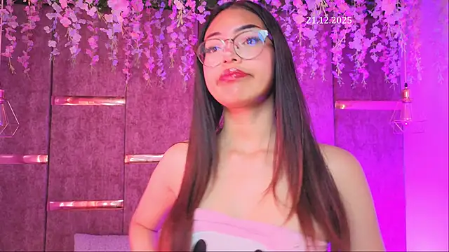 Snapshot of _ViolletteNoir_ chatting on December 2025 08:27:02 PM ViolletteNoir online show from December 2025 08:27:02 PM