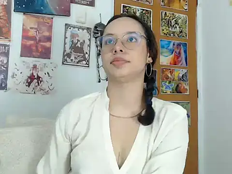 kiaralenon online show from November 2025 09:48:02 PM