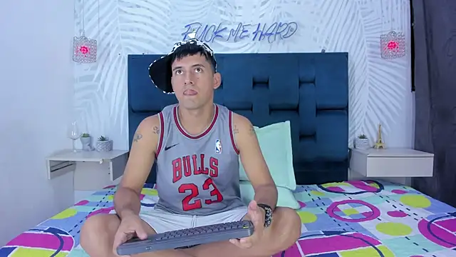 Snapshot of KEVIN_MCKINLEY chatting on November 2025 06:13:02 AM KEVIN MCKINLEY online show from November 2025 06:13:02 AM