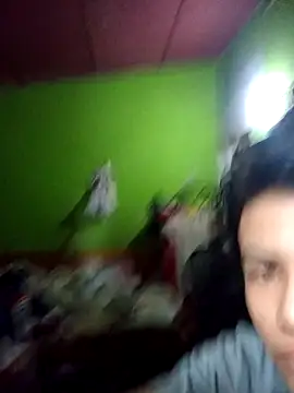 Luiguitw18 online show from November 2025 06:28:02 PM