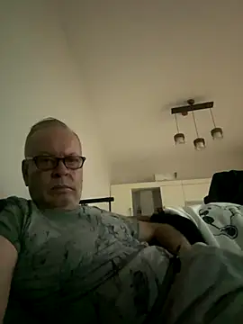 Snapshot of alexumke chatting on November 2025 08:43:01 PM alexumke online show from November 2025 08:43:01 PM