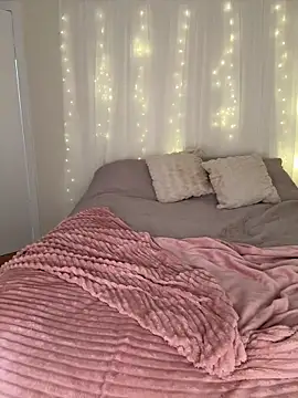 Snapshot of LillieMaee chatting on March 2026 01:03:02 PM LillieMaee online show from March 2026 01:03:02 PM