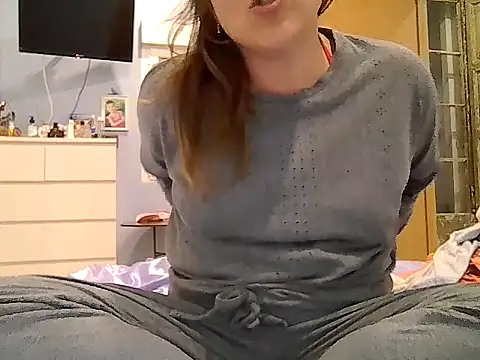 Domiqueen online show from November 2025 05:36:02 PM