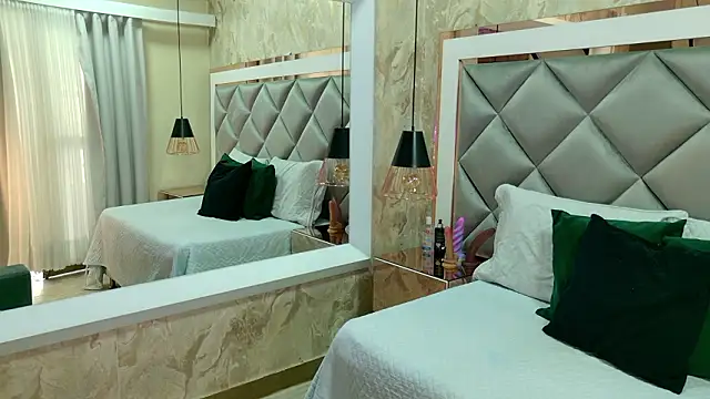 Snapshot of crystal_gilton chatting on January 2026 07:06:02 PM crystal gilton online show from January 2026 07:06:02 PM