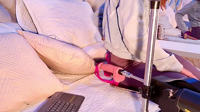 Snapshot of crystal_gilton chatting on February 2026 07:07:01 PM crystal gilton online show from February 2026 07:07:01 PM