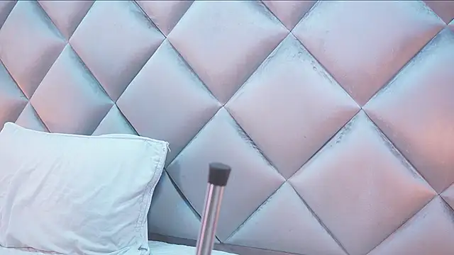 Snapshot of crystal_gilton chatting on February 2026 07:10:01 PM crystal gilton online show from February 2026 07:10:01 PM