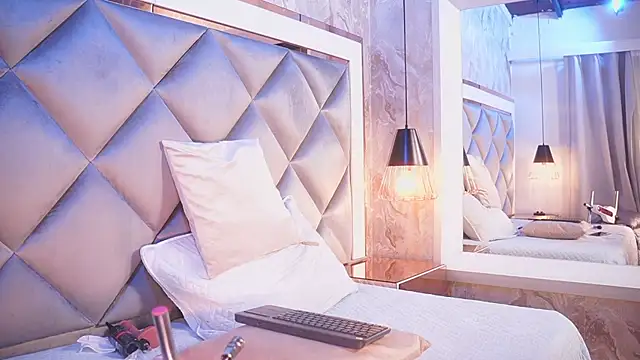 Snapshot of crystal_gilton chatting on February 2026 07:10:01 PM crystal gilton online show from February 2026 07:10:01 PM