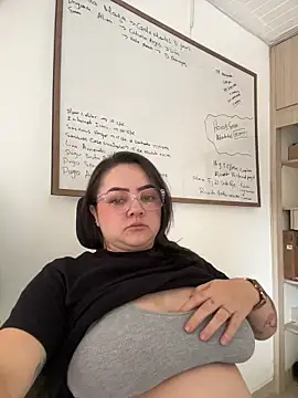 Snapshot of cleo_wale_ chatting on November 2025 03:49:01 PM cleo wale online show from November 2025 03:49:01 PM