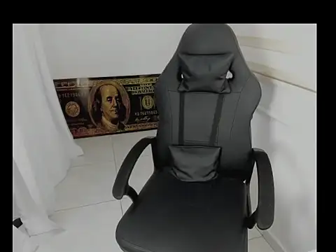 Snapshot of queen_findom1 chatting on April 2026 06:19:01 AM queen findom1 online show from April 2026 06:19:01 AM