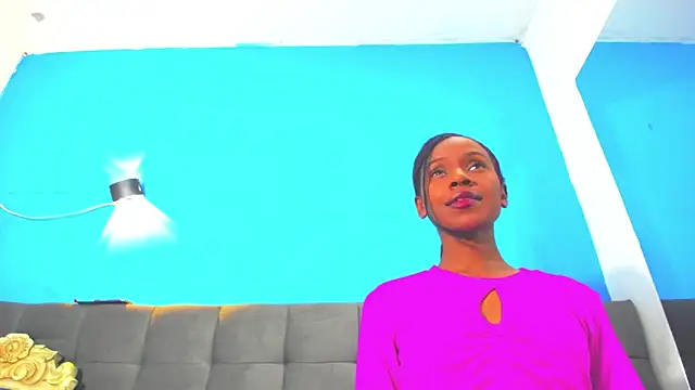 Snapshot of Aliis_Love chatting on November 2025 03:50:01 AM Aliis Love online show from November 2025 03:50:01 AM