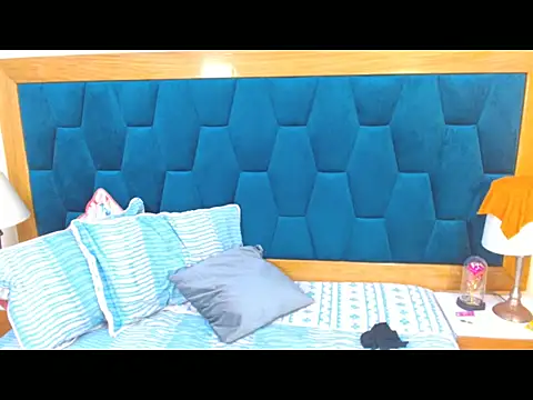 morrigan luxus2 online show from December 2025 11:31:01 PM