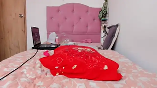 quenn-squirtanal online show from April 2026 05:10:02 PM