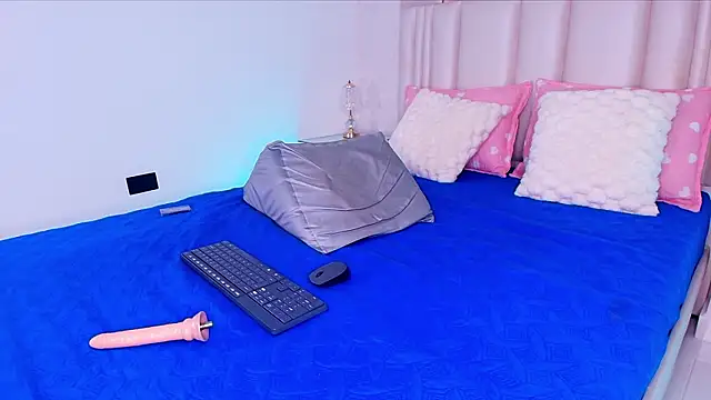 alanarose18 online show from February 2026 07:19:02 PM