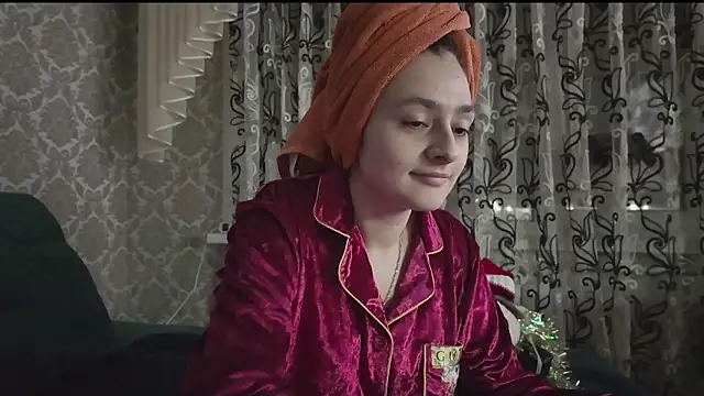 SweetLiaison online show from December 2025 04:57:01 PM