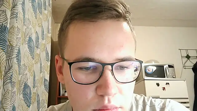 Yminoske online show from November 2025 03:28:02 PM