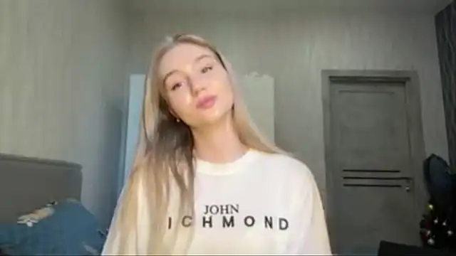 MoonlitCrystalia online show from July 2026 12:29:02 PM