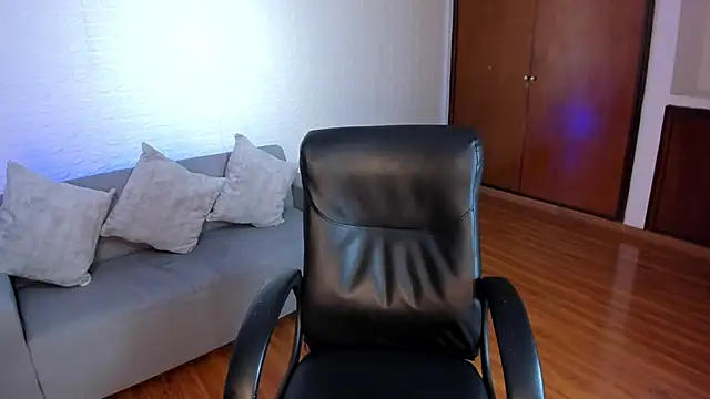 Saara Corraless online show from November 2025 06:55:02 PM