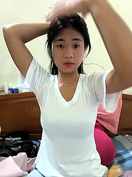 Snapshot of Lynly_k2 chatting on March 2026 03:35:02 AM Lynly k2 online show from March 2026 03:35:02 AM