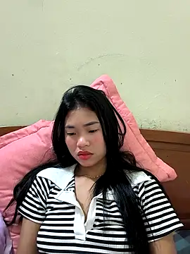 Snapshot of Lynly_k2 chatting on March 2026 01:23:02 AM Lynly k2 online show from March 2026 01:23:02 AM