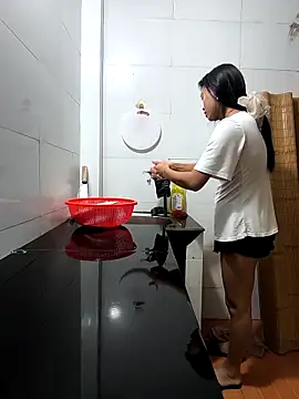 Snapshot of Lynly_k2 chatting on March 2026 12:52:02 PM Lynly k2 online show from March 2026 12:52:02 PM