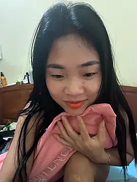 Snapshot of Lynly_k2 chatting on April 2026 01:47:02 AM Lynly k2 online show from April 2026 01:47:02 AM