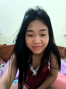 Snapshot of Lynly_k2 chatting on April 2026 12:12:01 PM Lynly k2 online show from April 2026 12:12:01 PM