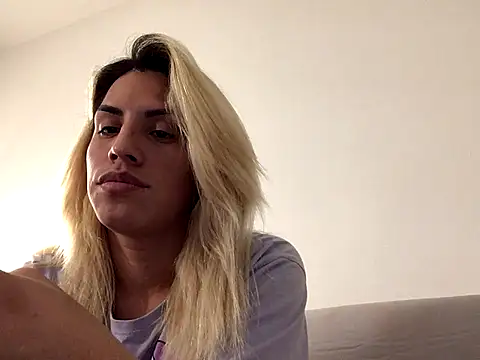 ESTRELLABERECHUCKY online show from November 2025 08:41:02 PM