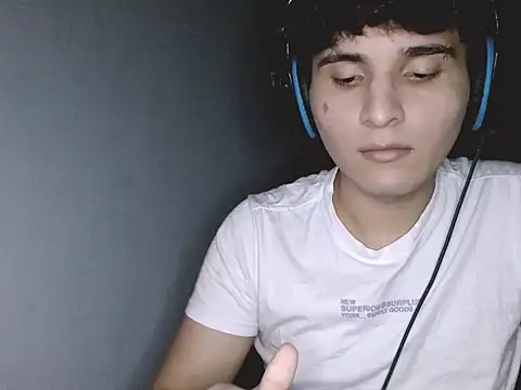 Snapshot of suggarboy03 chatting on November 2025 04:21:01 AM suggarboy03 online show from November 2025 04:21:01 AM