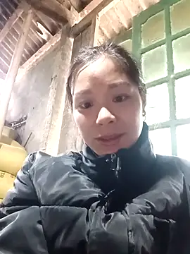 Lyla john online show from December 2025 03:22:02 AM