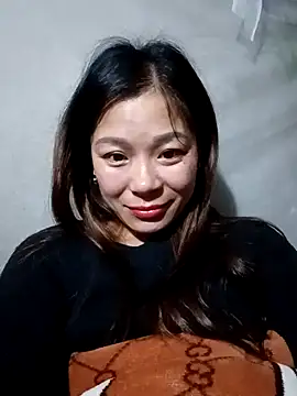 Lyla john online show from December 2025 01:17:01 PM