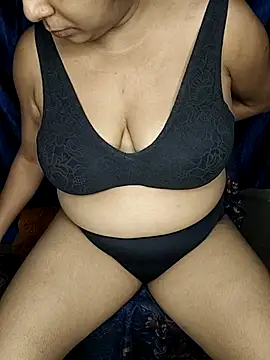 hotjuhi8 online show from November 2025 07:19:01 PM