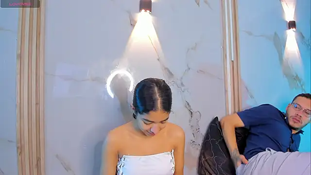 Aron and molly online show from December 2025 12:10:01 PM