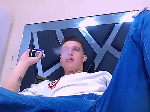 Liam York  online show from December 2025 08:39:02 PM